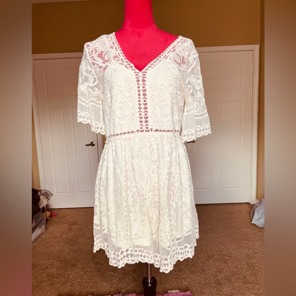 Elegant Off White Lace Romper Shorts - Picture 1 of 8